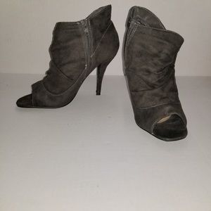 PAPRIKA Gray‎ Peep Toe Heels
